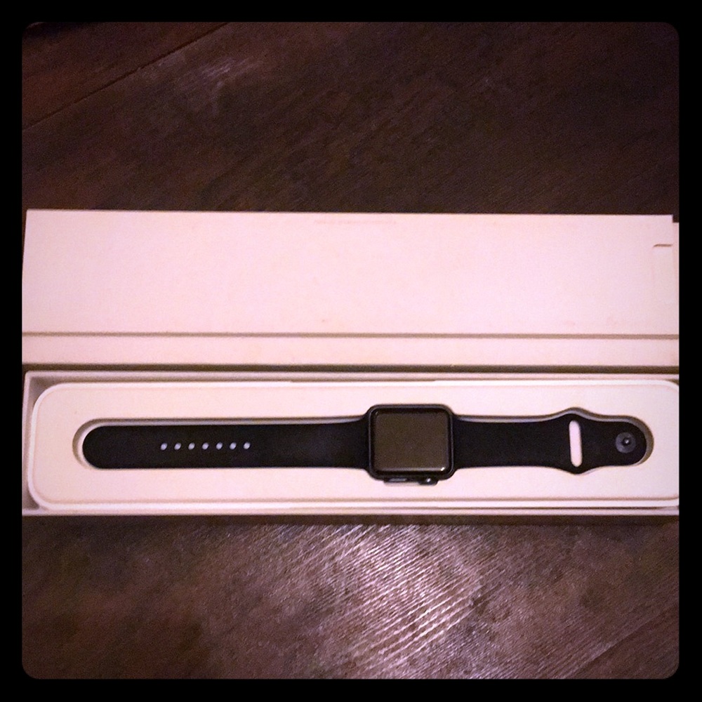 LIKE NEW APPLE WATCH SERIES 1 BLACK/TITANIUM 42MM